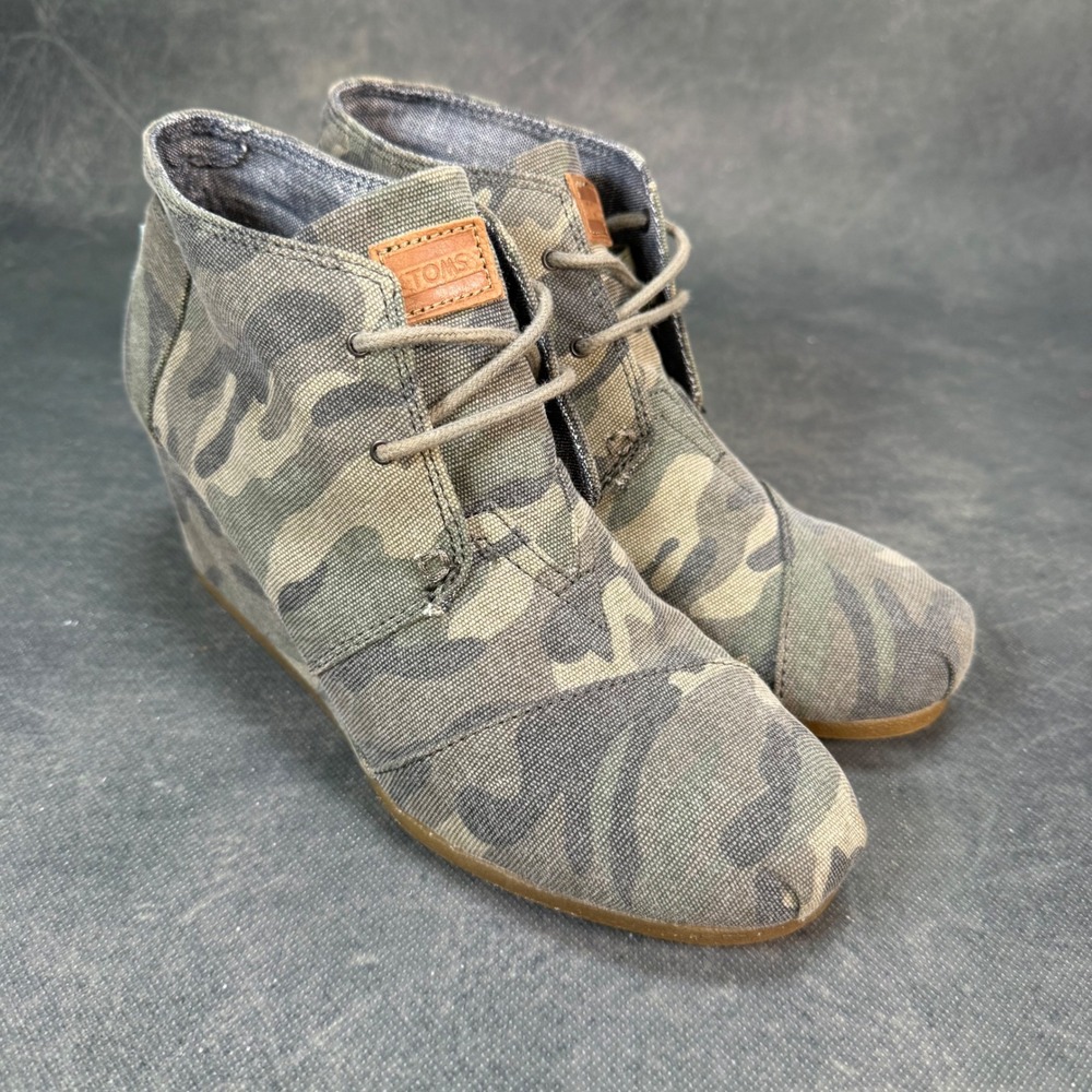 TOMS Women's Desert Wedge Booties Ankle Boots Camo Canvas Lace Up Size 9